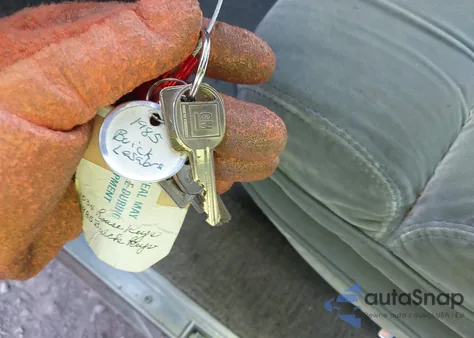 1985 Buick Lesabre Limited z USA, uszkodzony, nr VIN 1G4BP69Y3FX423652